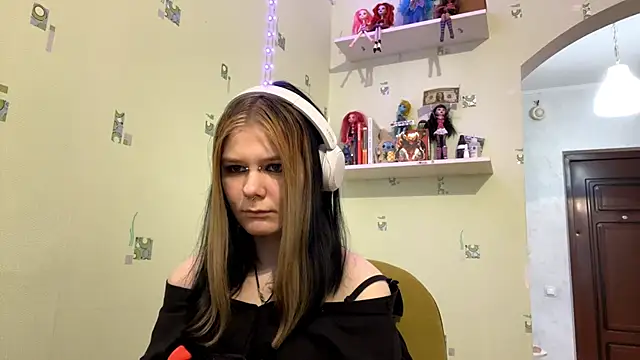 TraceeSchutt online show from 21, 12, 2025