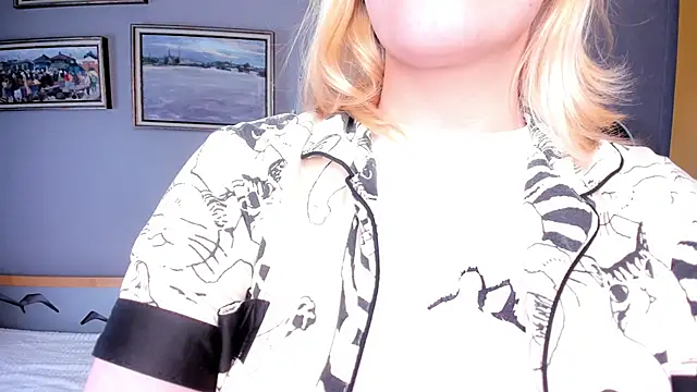 Snapshot of TideLunar chatting on 4, 12, 2025 TideLunar online show from 4, 12, 2025