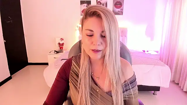 Snapshot of Violeta_Hotter chatting on 30, 11, 2025 Violeta Hotter online show from 30, 11, 2025