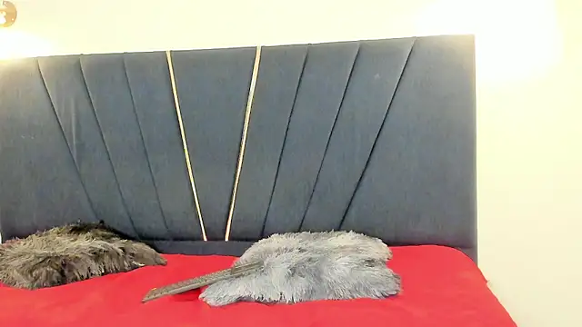 naomi x0 online show from 24, 2, 2026