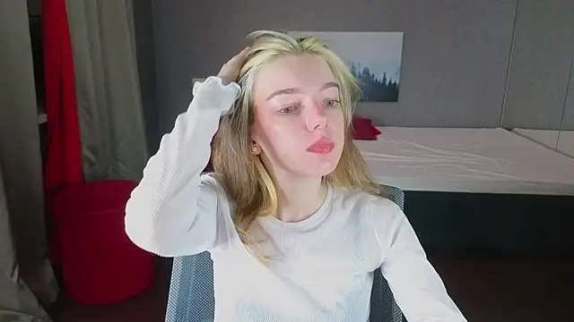 MILLIE MUR online show from 14, 12, 2025