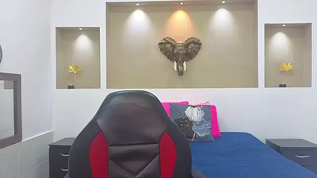 Antonella mc online show from 10, 3, 2026