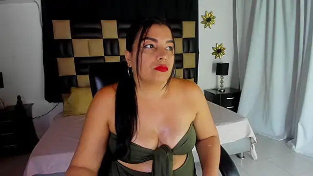 Snapshot of NinaSexxy chatting on 26, 11, 2025 NinaSexxy online show from 26, 11, 2025