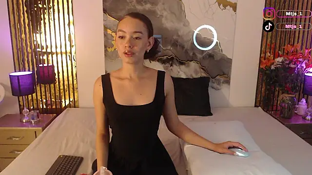 MiticaBrennet  online show from 5, 3, 2026