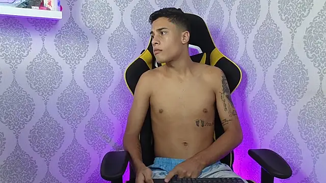 Snapshot of The_big_twink_x chatting on 25, 11, 2025 The big twink x online show from 25, 11, 2025