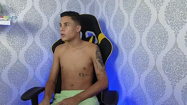 Snapshot of The_big_twink_x chatting on 26, 11, 2025 The big twink x online show from 26, 11, 2025