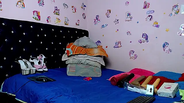 ShantalTsFox online show from 10, 2, 2026