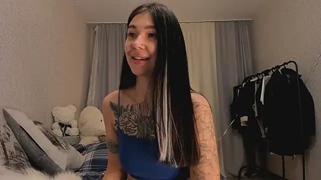 Snapshot of SakuraVibe chatting on 28, 11, 2025 SakuraVibe online show from 28, 11, 2025