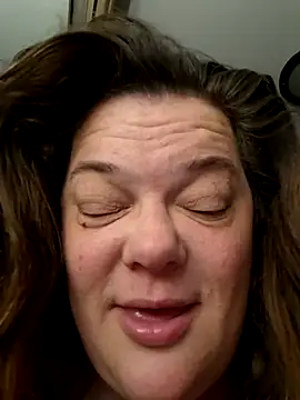 Snapshot of Tasmine chatting on 23, 11, 2025 Tasmine online show from 23, 11, 2025