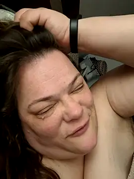 Snapshot of Tasmine chatting on 25, 11, 2025 Tasmine online show from 25, 11, 2025