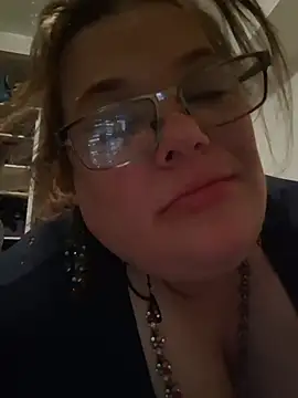 Snapshot of Tasmine chatting on 28, 11, 2025 Tasmine online show from 28, 11, 2025