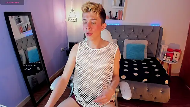 Snapshot of Juaan_Diick chatting on 2, 2, 2026 Juaan Diick online show from 2, 2, 2026