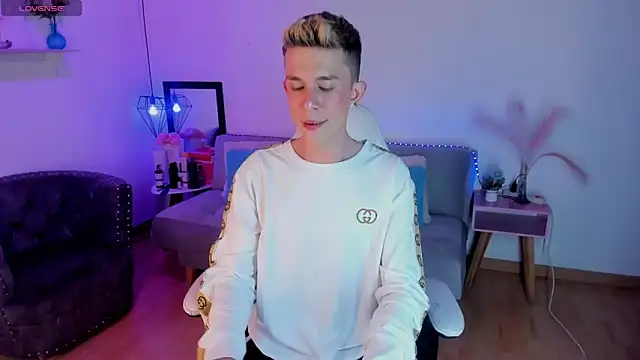 Snapshot of Juaan_Diick chatting on 12, 2, 2026 Juaan Diick online show from 12, 2, 2026