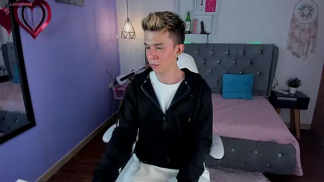 Snapshot of Juaan_Diick chatting on 2, 3, 2026 Juaan Diick online show from 2, 3, 2026