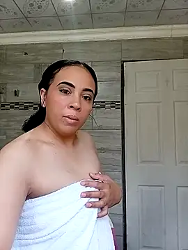 Snapshot of sexymaxine15 chatting on 2, 12, 2025 sexymaxine15 online show from 2, 12, 2025