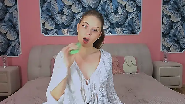 TINA LIOREN online show from 17, 12, 2025