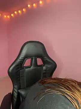 Davne  online show from 4, 12, 2025