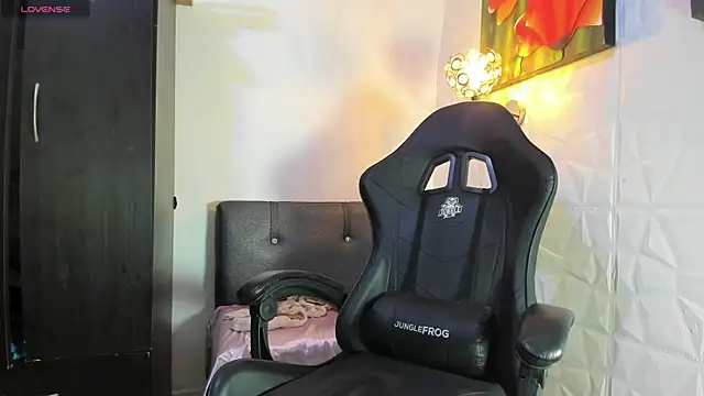 Snapshot of Miss_clarepocahose chatting on 25, 11, 2025 Miss clarepocahose online show from 25, 11, 2025