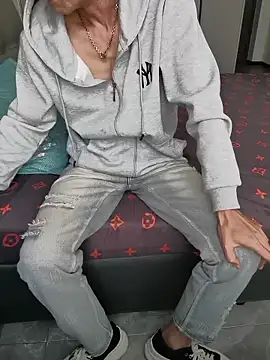 Snapshot of micai_fengbei chatting on 26, 11, 2025 micai fengbei online show from 26, 11, 2025