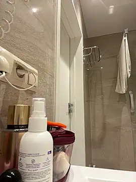 TomilaSi online show from 5, 4, 2026