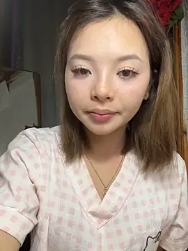 Snapshot of Yui-Ti chatting on 24, 11, 2025 Yui-Ti online show from 24, 11, 2025