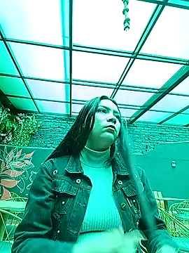 Snapshot of Vayoleth_0-2 chatting on 2, 12, 2025 Vayoleth 0-2 online show from 2, 12, 2025