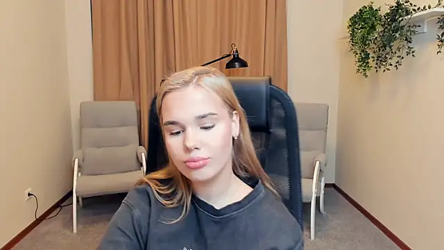 Snapshot of CorrineSchrodt chatting on 29, 11, 2025 CorrineSchrodt online show from 29, 11, 2025