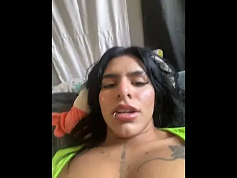 SaraAndrade  online show from 13, 12, 2025