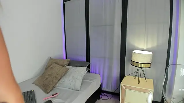 niicole steele  online show from 12, 2, 2026