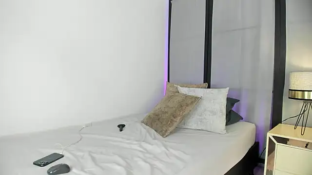 niicole steele  online show from 7, 3, 2026