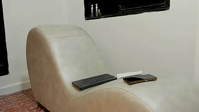 Snapshot of HoneyLovers_OS chatting on 2, 12, 2025 HoneyLovers OS online show from 2, 12, 2025