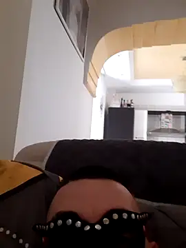 Vampiro83zz online show from 15, 3, 2026