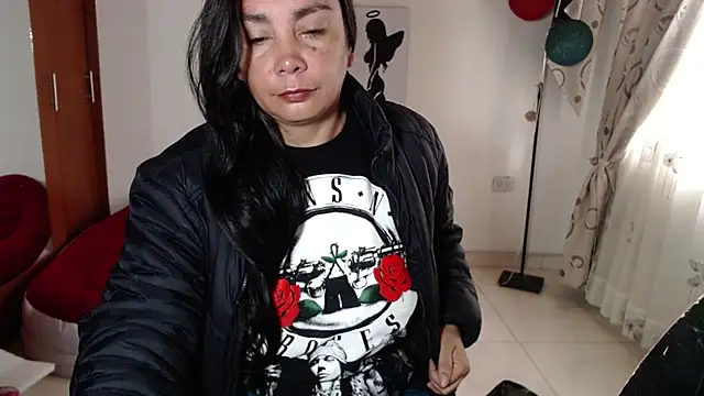 vivian-milf online show from 30, 11, 2025