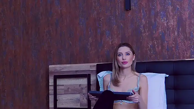 SilviaPastori online show from 16, 12, 2025