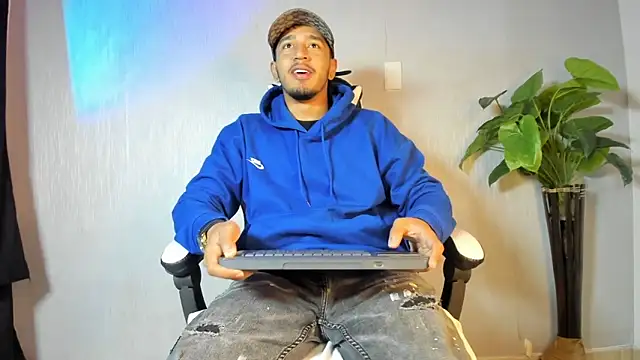 Snapshot of Brand_Collins chatting on 4, 2, 2026 Brand Collins online show from 4, 2, 2026