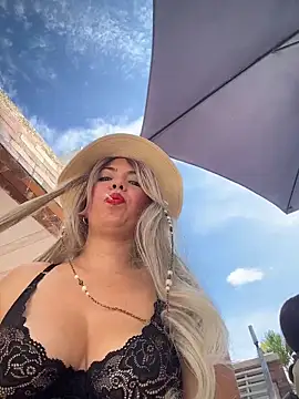 IsaSantoDomingo online show from 4, 12, 2025