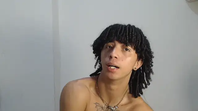 Snapshot of kim_curlyy chatting on 3, 8, 2026 kim curlyy online show from 3, 8, 2026
