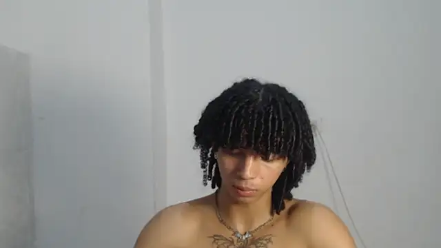 Snapshot of kim_curlyy chatting on 4, 8, 2026 kim curlyy online show from 4, 8, 2026