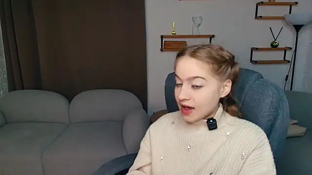 Snapshot of FairrryBluuum chatting on 28, 11, 2025 FairrryBluuum online show from 28, 11, 2025