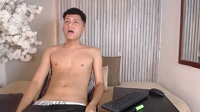 Snapshot of Andrey_Lev1 chatting on 28, 11, 2025 Andrey Lev1 online show from 28, 11, 2025