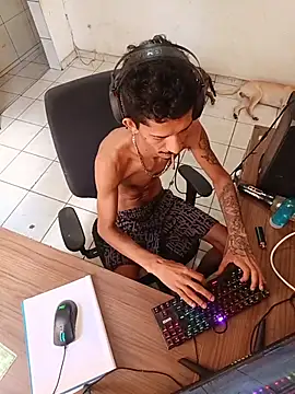 Snapshot of theyllorwillian chatting on 14, 4, 2026 theyllorwillian online show from 14, 4, 2026