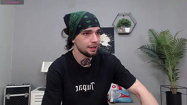 Snapshot of KaneHunter chatting on 3, 4, 2026 KaneHunter online show from 3, 4, 2026