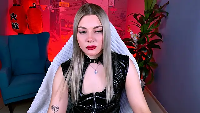 Snapshot of HyileyClark chatting on 7, 6, 2026 HyileyClark online show from 7, 6, 2026