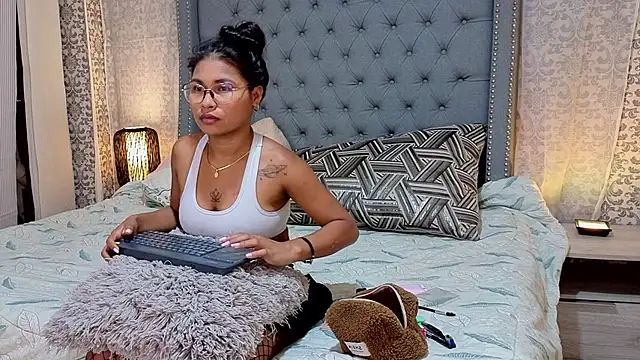 Snapshot of Miaa_Collinss chatting on 29, 11, 2025 Miaa Collinss online show from 29, 11, 2025