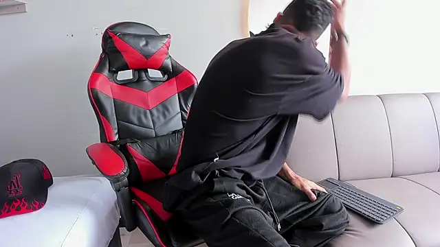 Snapshot of MatthewCullen chatting on 2, 12, 2025 MatthewCullen online show from 2, 12, 2025