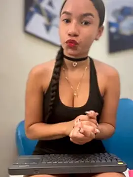 Snapshot of ZoeyFierce chatting on 1, 6, 2026 ZoeyFierce online show from 1, 6, 2026