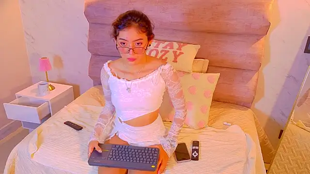 Mia Cullen online show from 17, 12, 2025