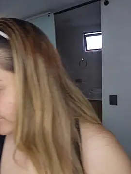 LoreinnFox online show from 5, 5, 2026