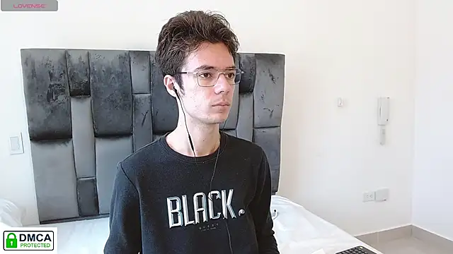 Snapshot of SaccharineSin chatting on 2, 12, 2025 SaccharineSin online show from 2, 12, 2025