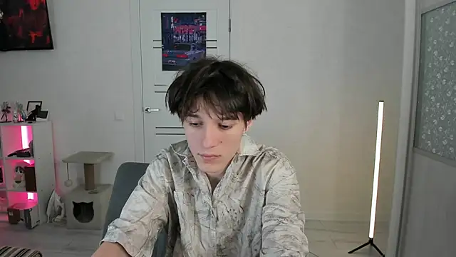 Mickleloveu online show from 3, 12, 2025